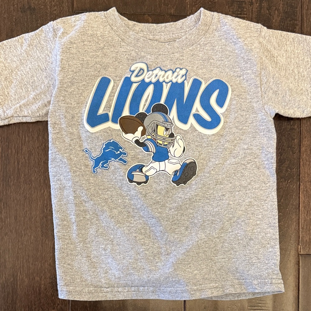 NFL Disney Detroit Lions Football Kids Heather Gray Short Sleeve Graphic Tee